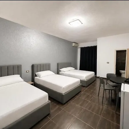 Moana Hotel *